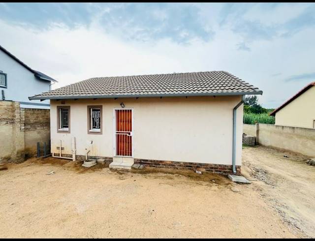 3 BEDROOM HOUSE FOR SALE IN BLOUBOSRAND